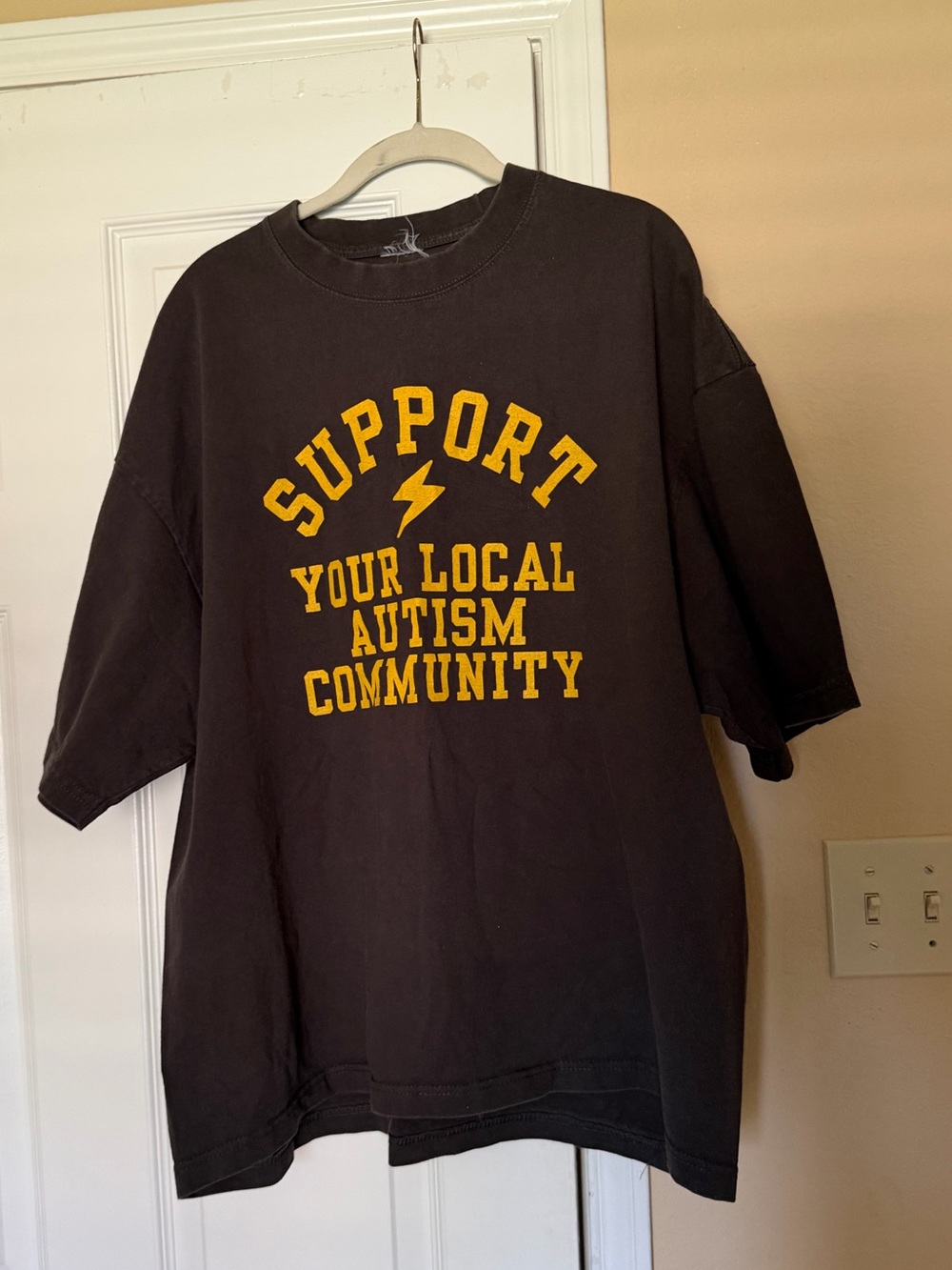 Peace love autism cropped boxy oversized tshirt VGUC size 2XL PLA